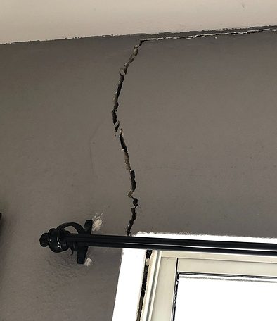 Windowframe crack (Dalinghaus)